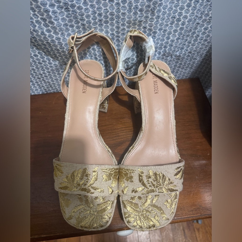 Steve Madden Beige and Gold Floral Heels - Picture 5 of 6